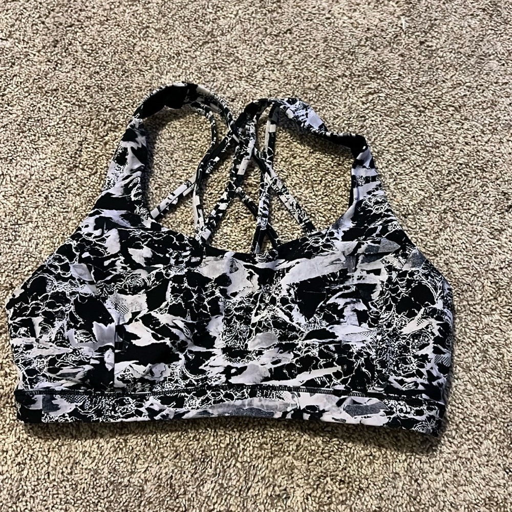 Lululemon racerback sports bra. Black and white pattern- size 6